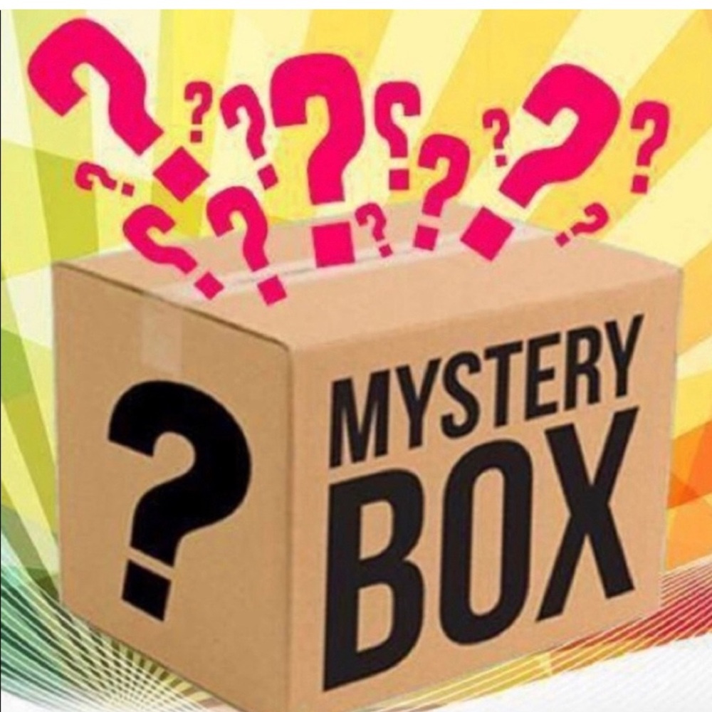 Juicy Couture Assorted Juicy Couture Bags/Throws/Jewelry/Wallet ?? Mystery Box - Picture 2 of 4